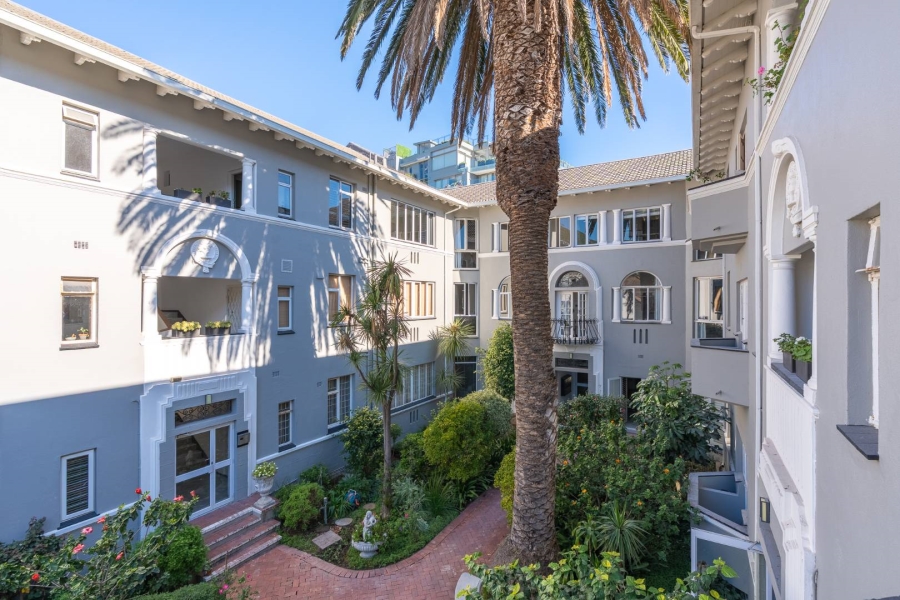 2 Bedroom Property for Sale in Sea Point Western Cape